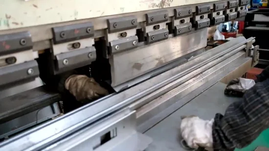 Lavorazione di lamiere d'acciaio Taglio laser Saldatura Fabbricazione Piegatura della lamiera Stampaggio Parte
